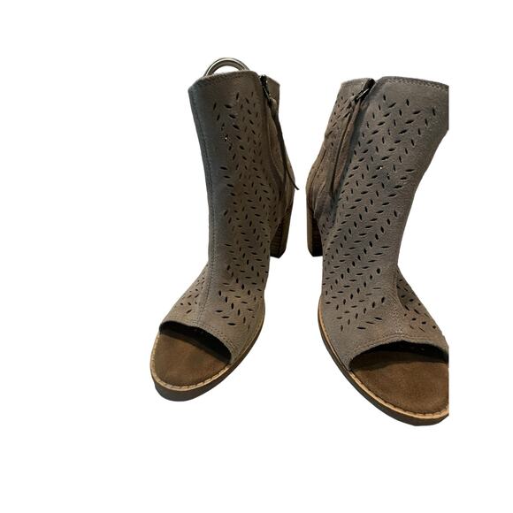 TOMS Desert Taupe Suede Majorca Heeled Peep toe Ankle Boot Women’s Size 8.5 - Picture 3 of 7